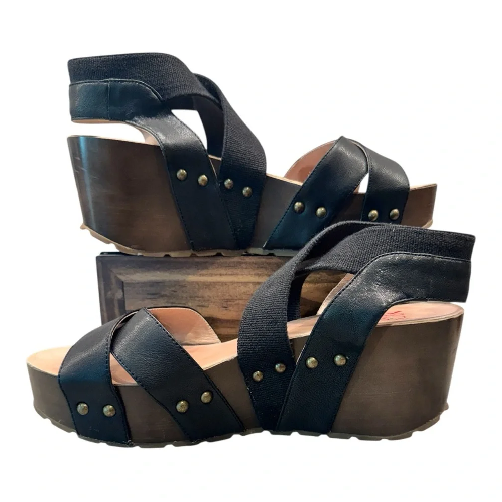 NC National Comfort Mellie Black Wedge Sandals with Cross-Strap Design, Size 9